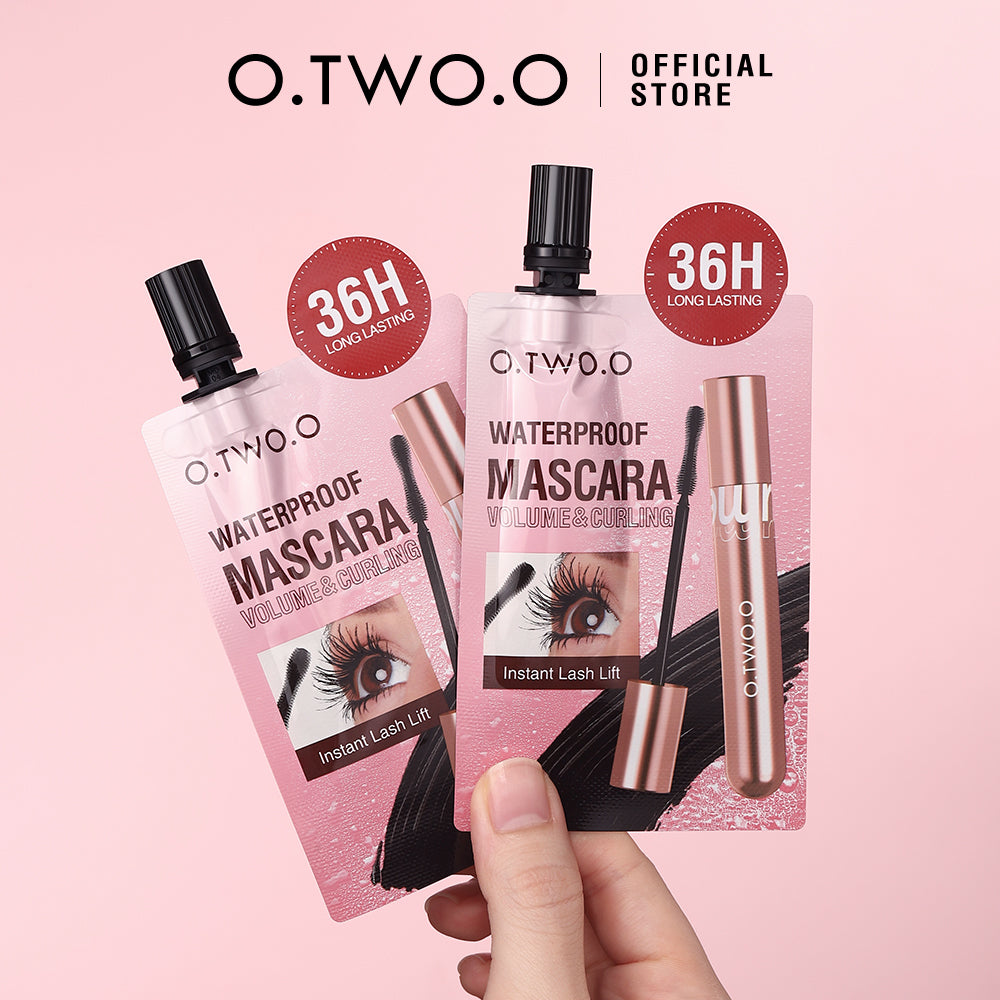 O.TWO.O WATERPROOF VOLUME CURLING MASCARA TESTER