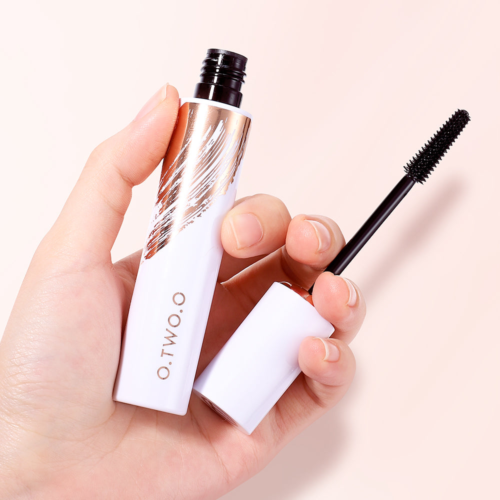 O.TWO.O LASH BOLD VOLUME LIFTING MASCARA